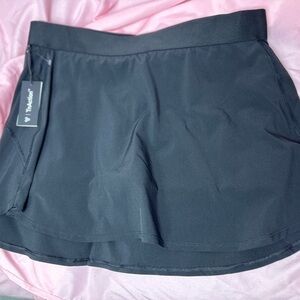 🅽🅴🆆 TNA movement TNaction workout skirt with built in shorts, size Large